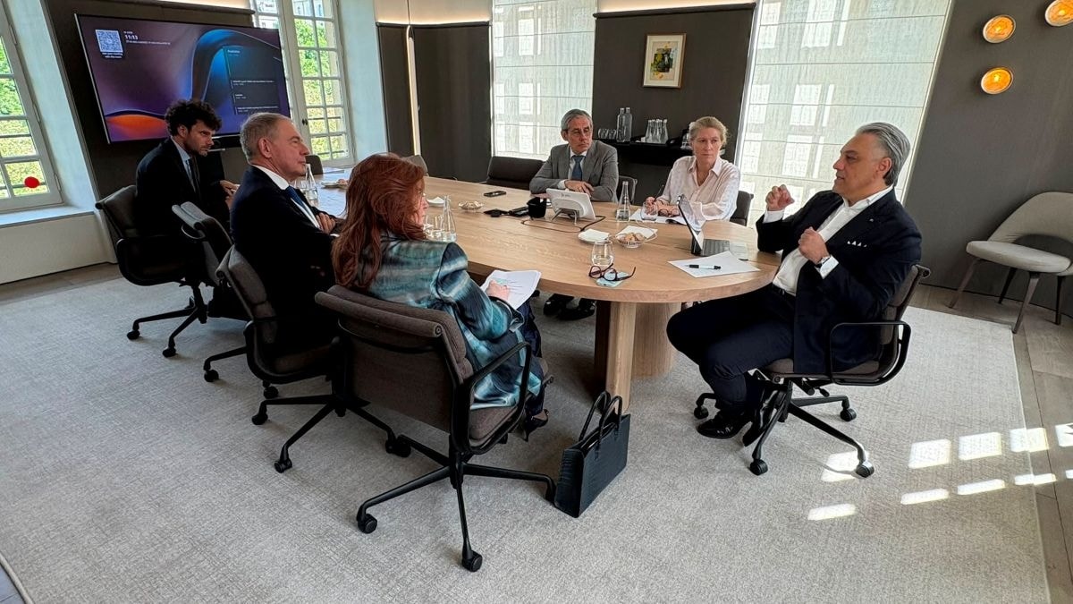 L'incontro tra Adolfo Urso e Luca de Meo nella sede di Kering (ph Mimit official website)