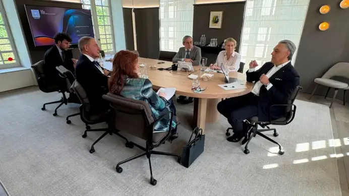 L'incontro tra Adolfo Urso e Luca de Meo nella sede di Kering (ph Mimit official website)