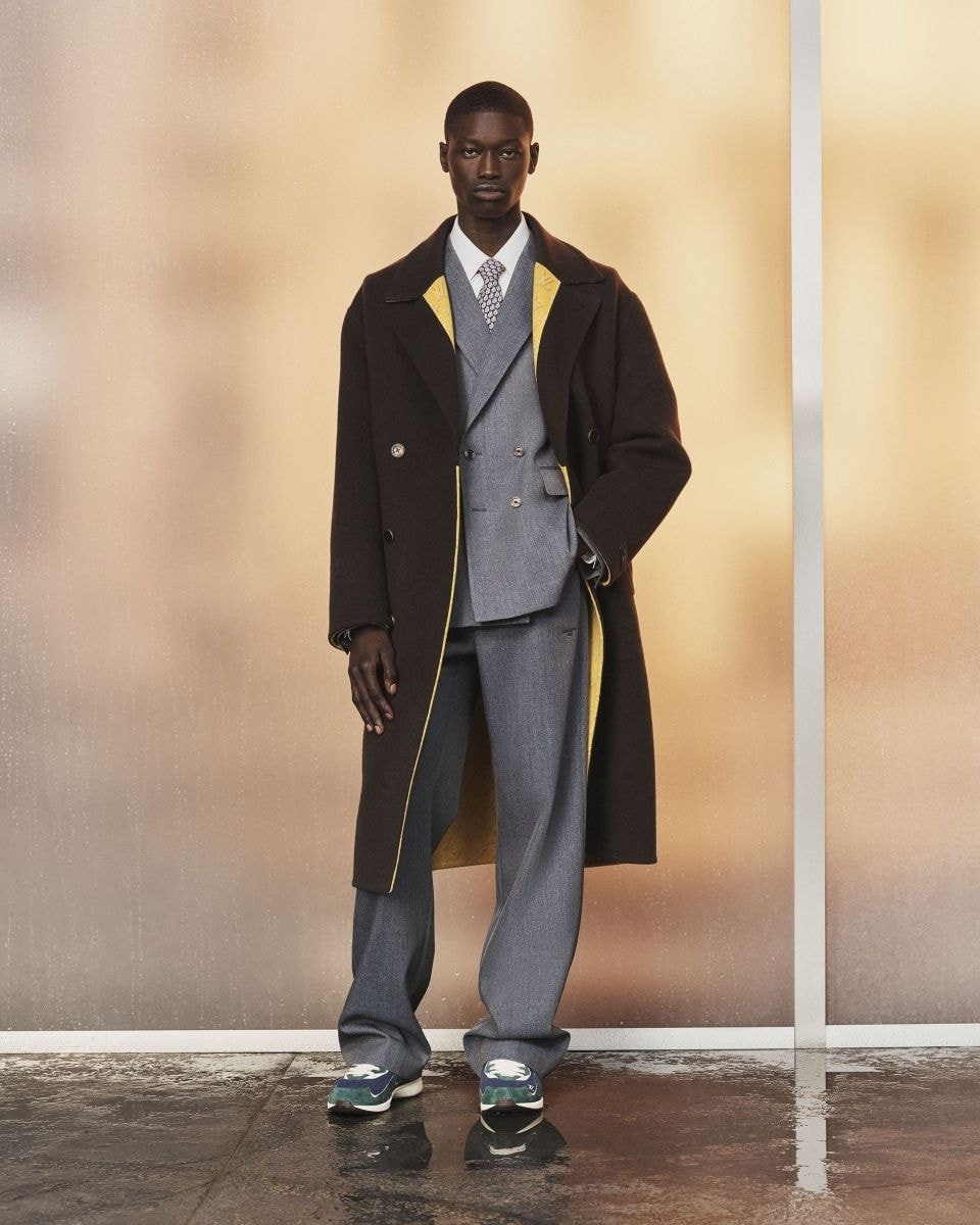 Un look della pre-collezione uomo primavera-estate 2027 di Louis Vuitton (courtesy Louis Vuitton)