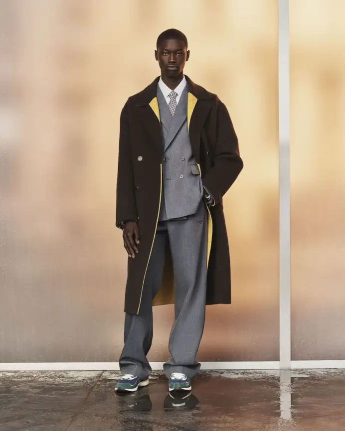 Un look della pre-collezione uomo primavera-estate 2027 di Louis Vuitton (courtesy Louis Vuitton)