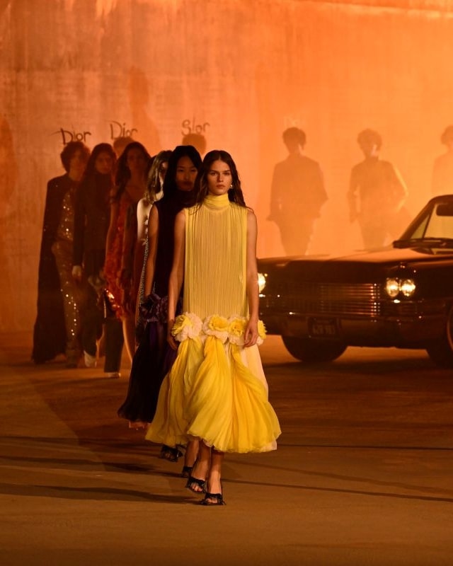 Il finale della sfilata Dior cruise 2027 (ph Francesc Ten/MFF)