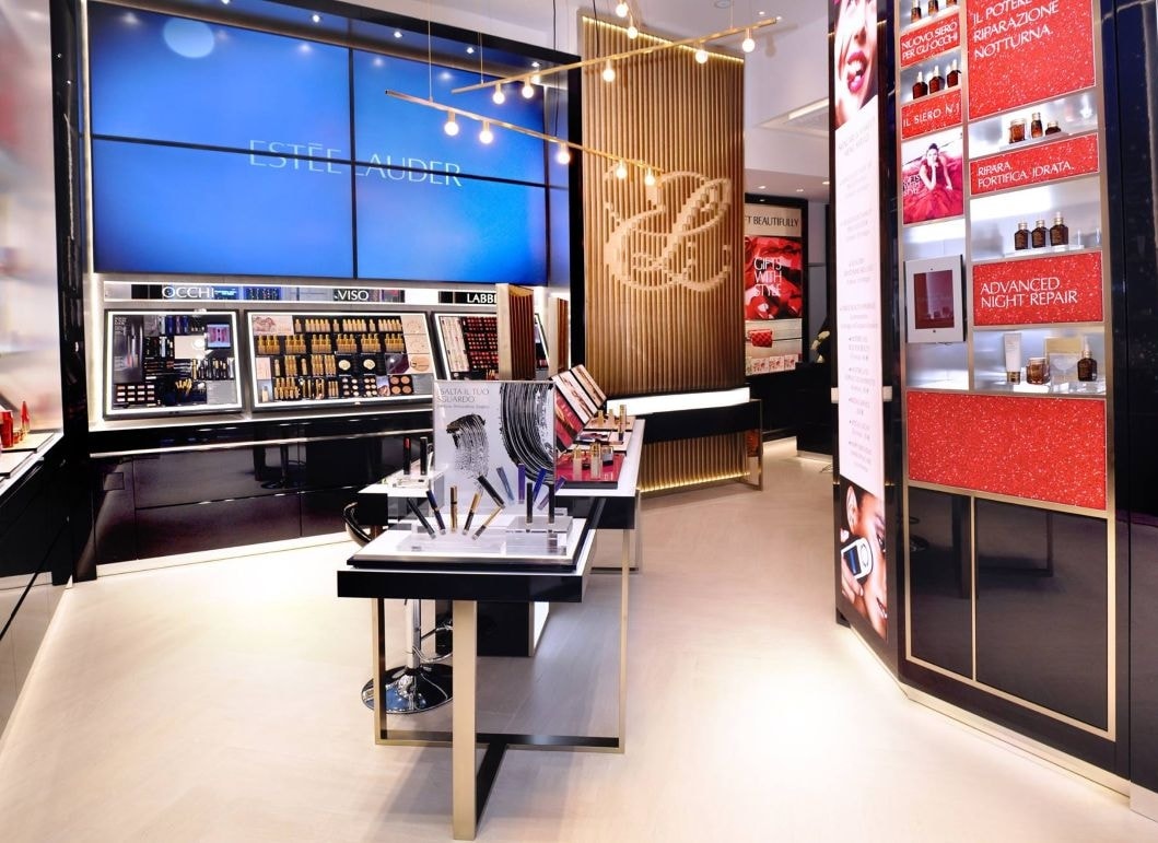 Una boutique Estée Lauder (ph Imagoeconomica)