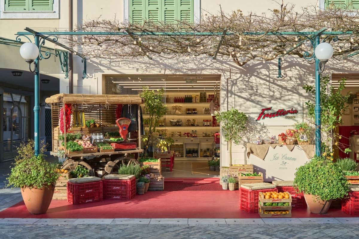 L'esterno del concept store Golden Goose a Forte dei Marmi (courtesy Golden Goose)