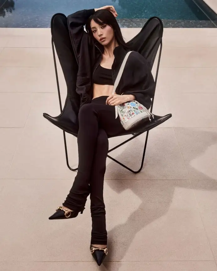 Tian Xi Wei in uno scatto della campagna estiva 2026 di Gucci (courtesy Gucci)