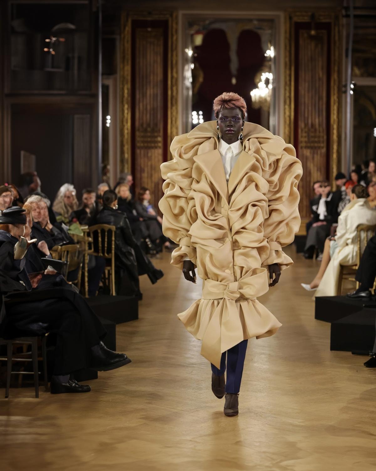 Un look couture Viktor&Rolf spring-summer 2025