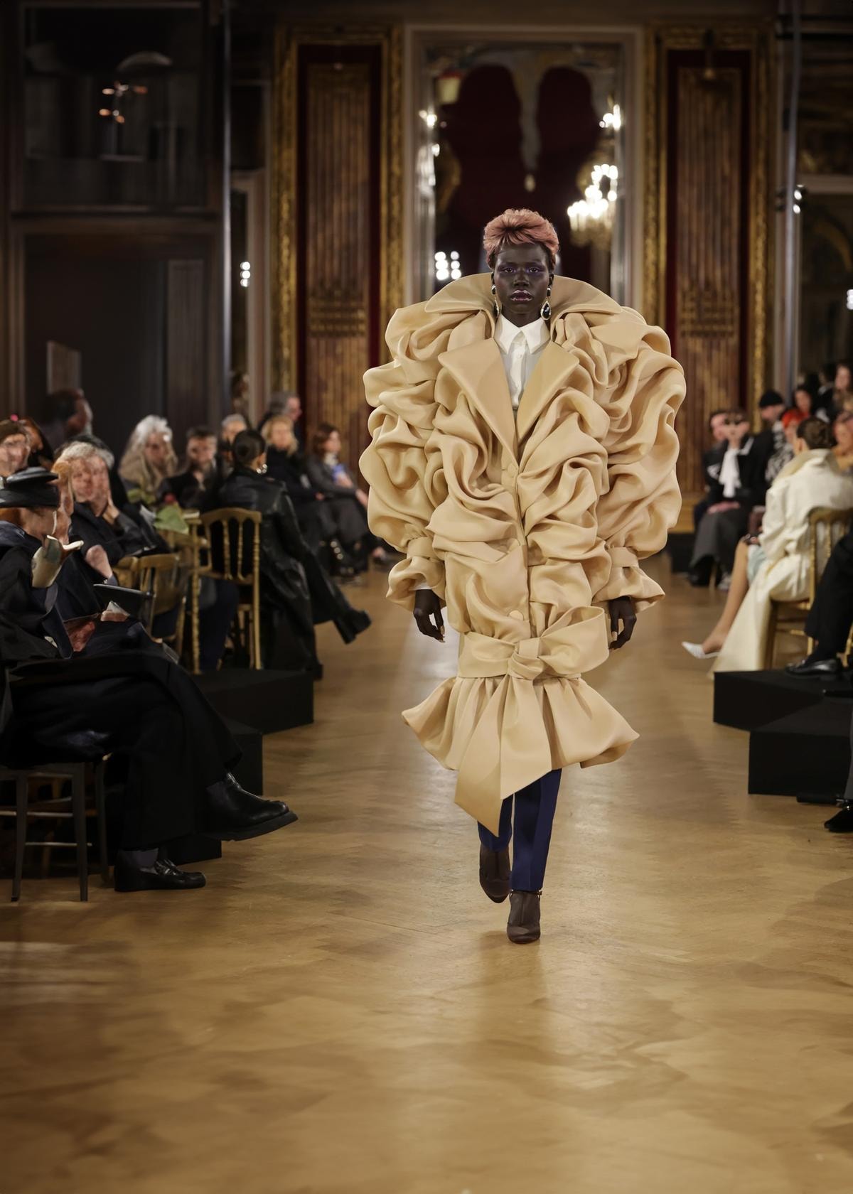 Un look couture Viktor&Rolf spring-summer 2025