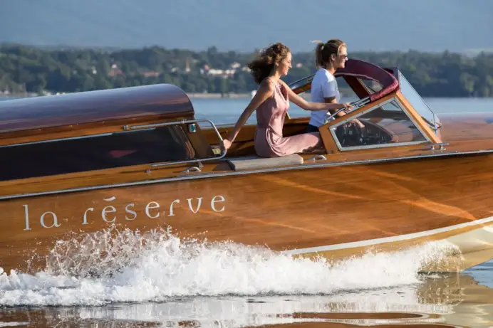 A Ginevra c’è un hotel che sembra un safari di lusso sul lago