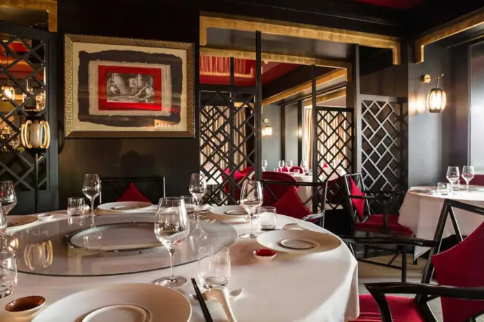 A Ginevra c’è un hotel che sembra un safari di lusso sul lago