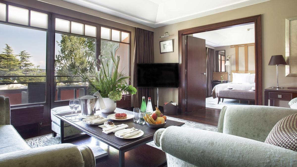 A Ginevra c’è un hotel che sembra un safari di lusso sul lago