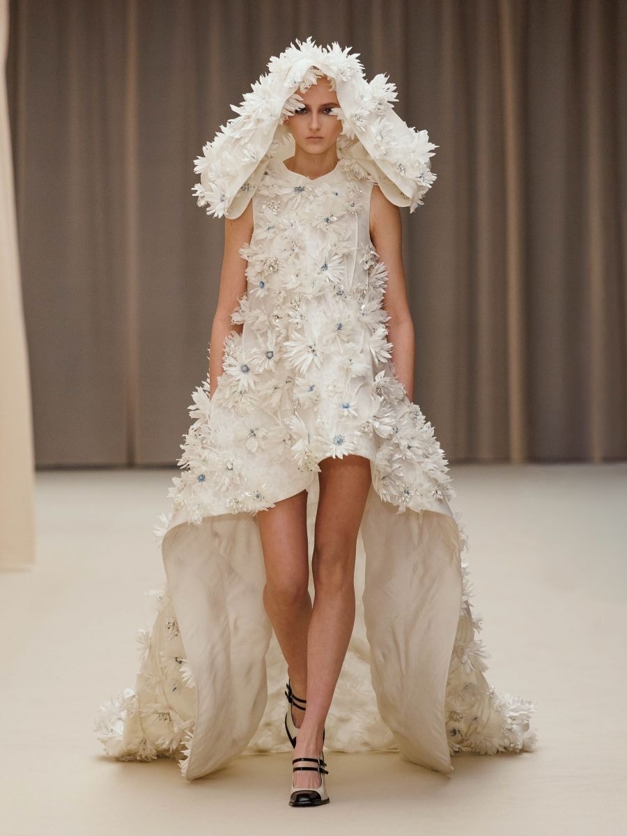 Un look McQuenn fall-winter 2026/27 (courtesy McQueen)