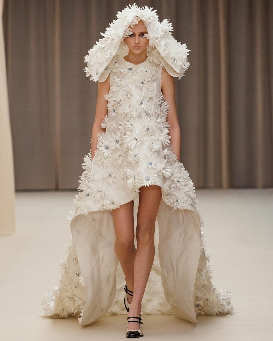 Un look McQuenn fall-winter 2026/27 (courtesy McQueen)