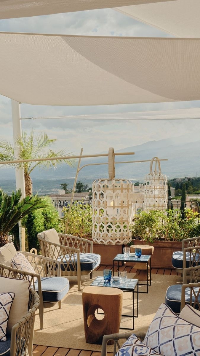 Le bar Louis Vuitton di Taormina (courtesy Louis Vuitton)
