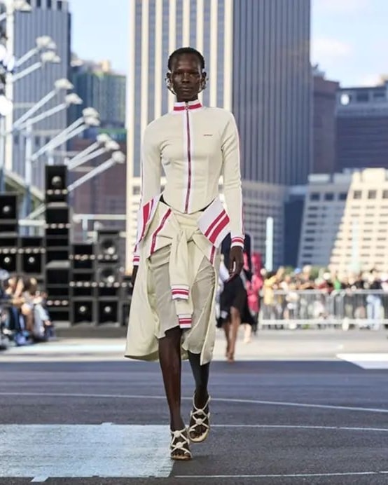 Un look spring-summer 2025 di Off-white (courtesy Off-white)