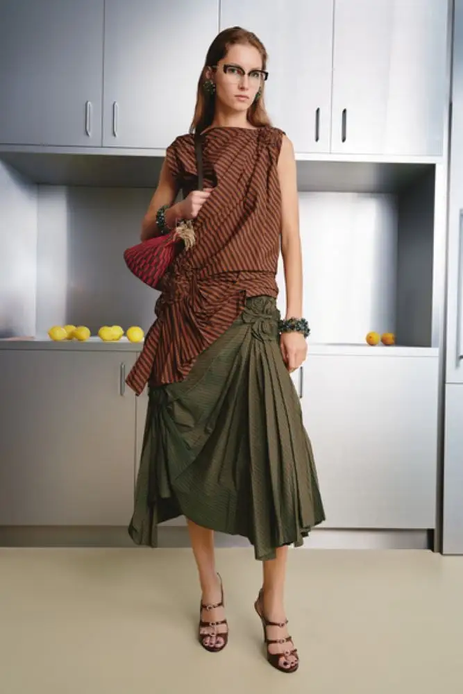 Un look della collezione resort 2027 di Tory Burch (courtesy Tory Burch)