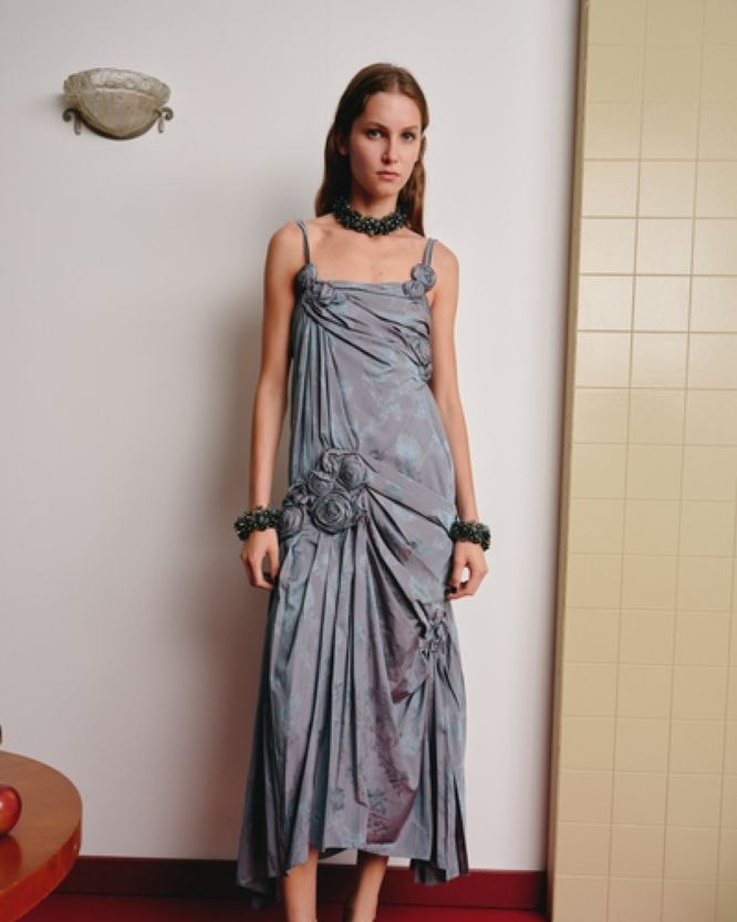 Un look della collezione Resort 2027 di Tory Burch (courtesy Tory Burch)