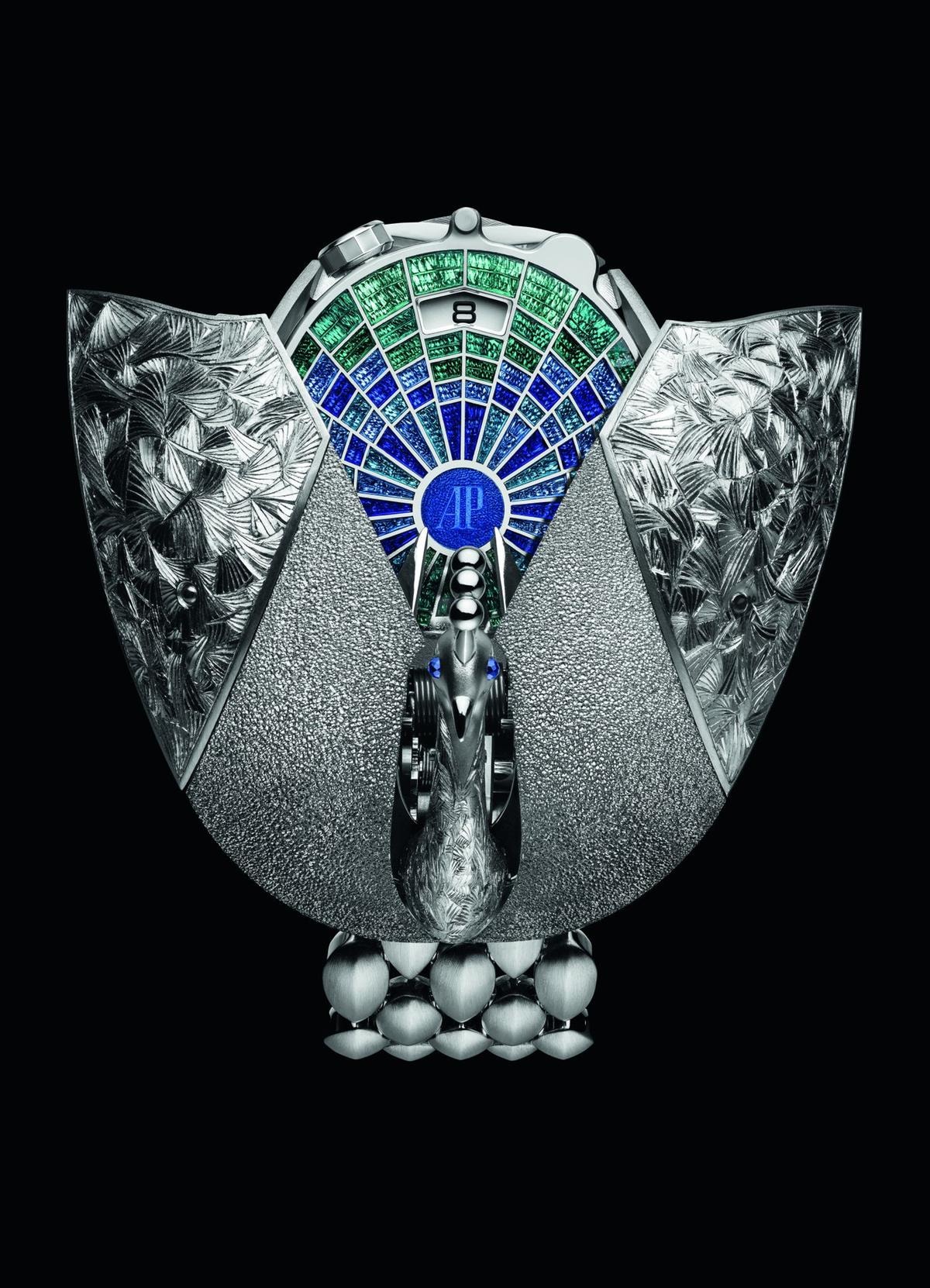 Établisseurs Peacock : tra le ali del pavone, il quadrante in smalto traslucido inciso a mano rappresenta la coda, su cui appaiono le ore saltanti