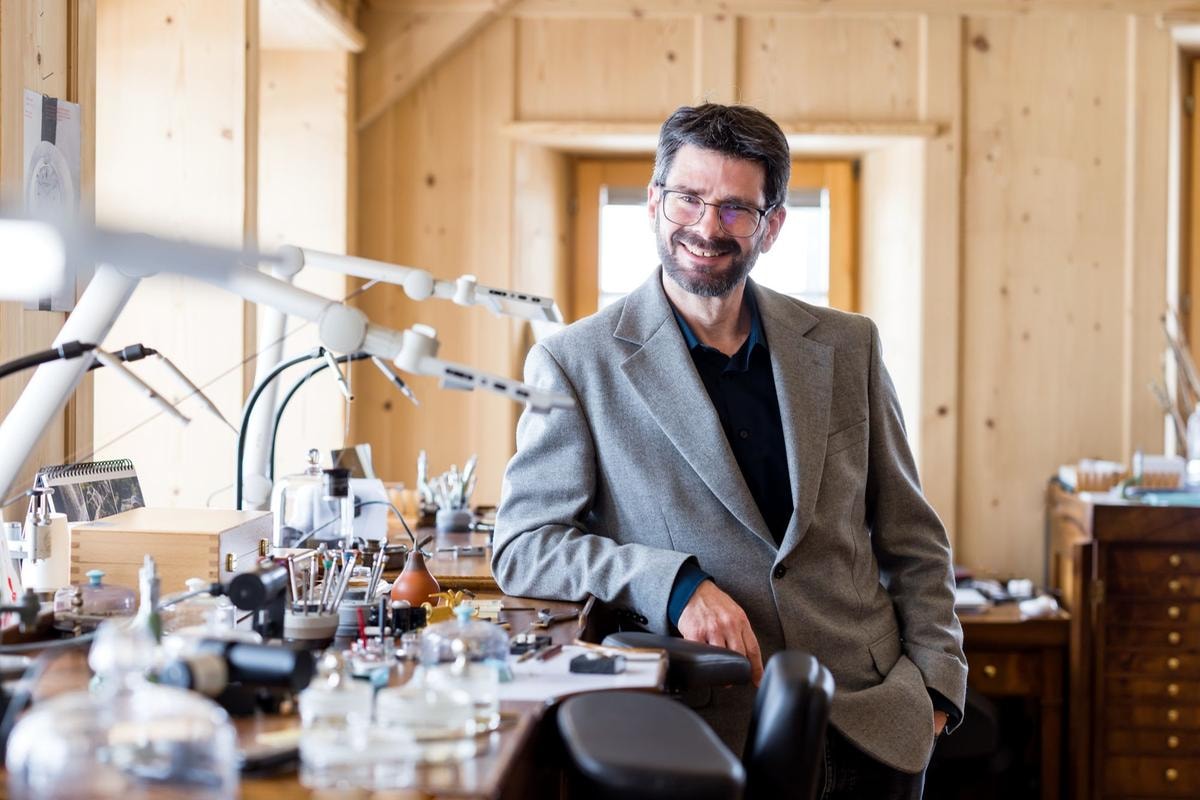 Sebastian Vivas è il direttore dell’Heritage e del Musée Atelier Audemars Piguet a Le Brassus. Nei suoi spazi, creati dallo studio Bjarke Ingels Group, il museo ospita  circa 300 orologi che racchiudono oltre due secoli di tradizione.