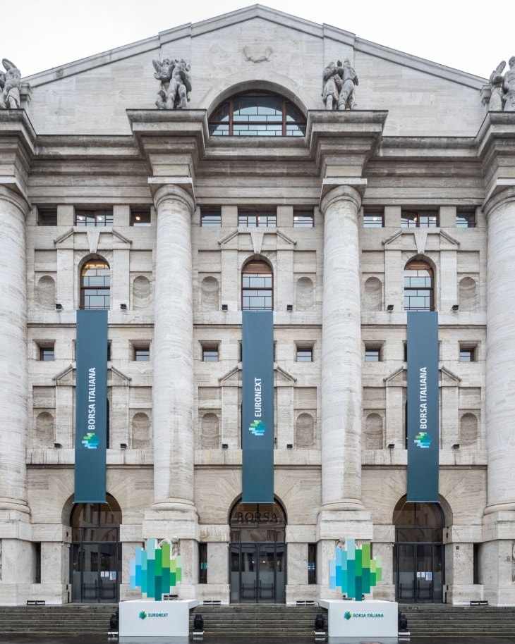 La facciata di Palazzo Mezzanotte a Piazza Affari, sede di Borsa italiana (courtesy Borsa italiana)