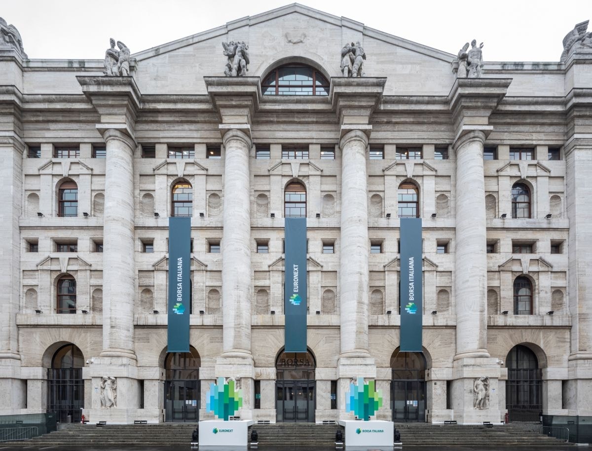 La facciata di Palazzo Mezzanotte a Piazza Affari, sede di Borsa italiana (courtesy Borsa italiana)