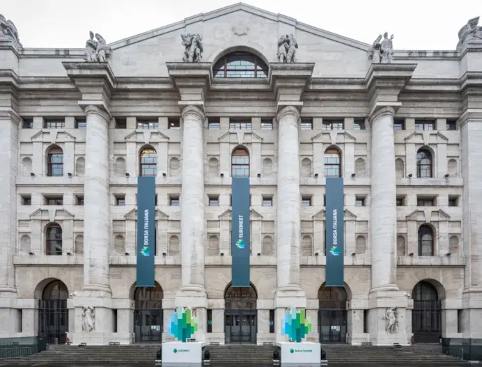 La facciata di Palazzo Mezzanotte a Piazza Affari, sede di Borsa italiana (courtesy Borsa italiana)