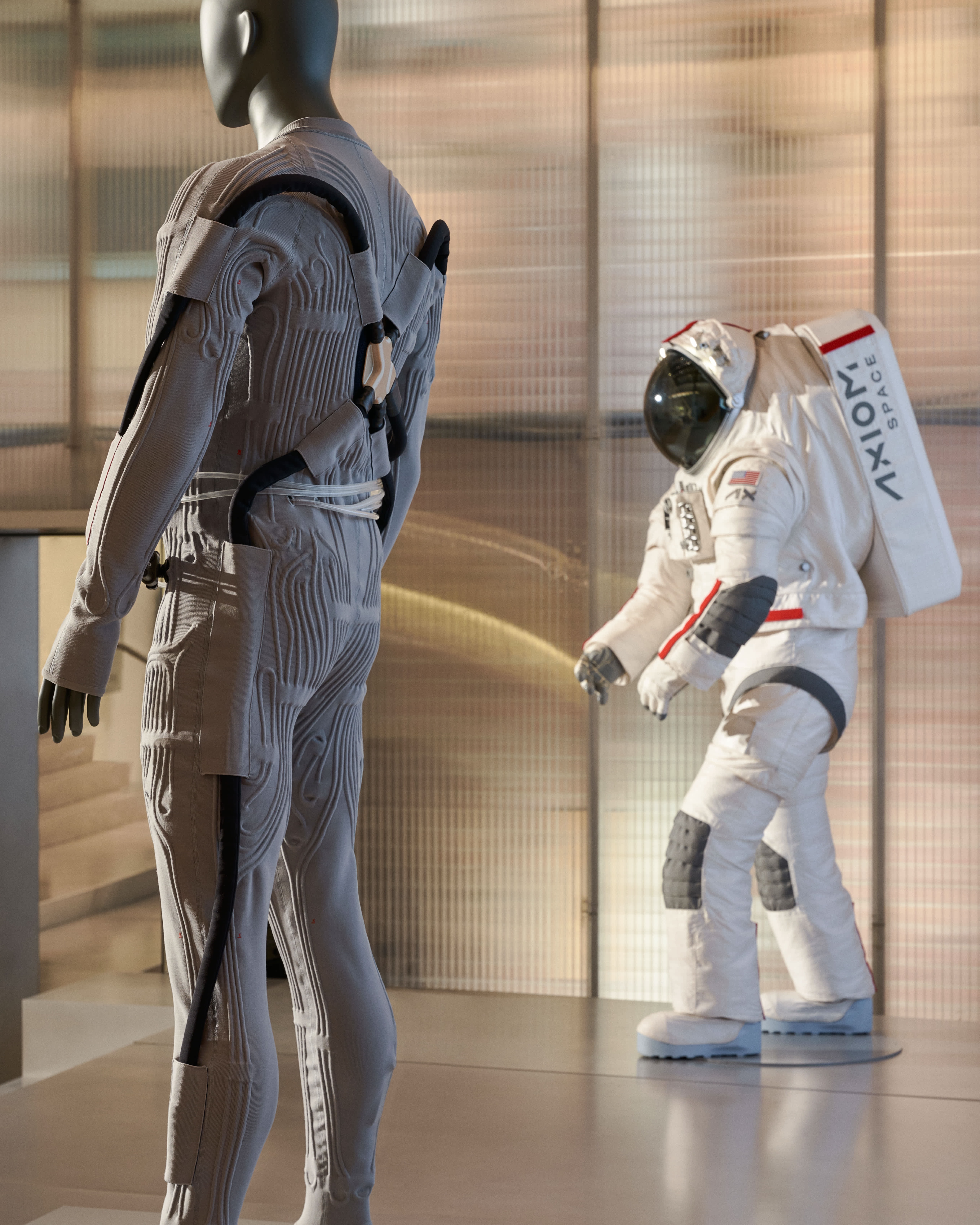Le tute lunari esterna e interna prodotte da Prada con Axiom (courtesy Prada group)
