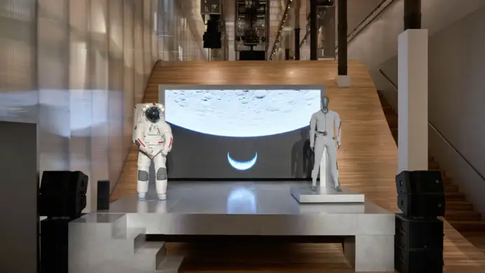 Le tute lunari esterna e interna prodotte da Prada con Axiom (courtesy Prada group)