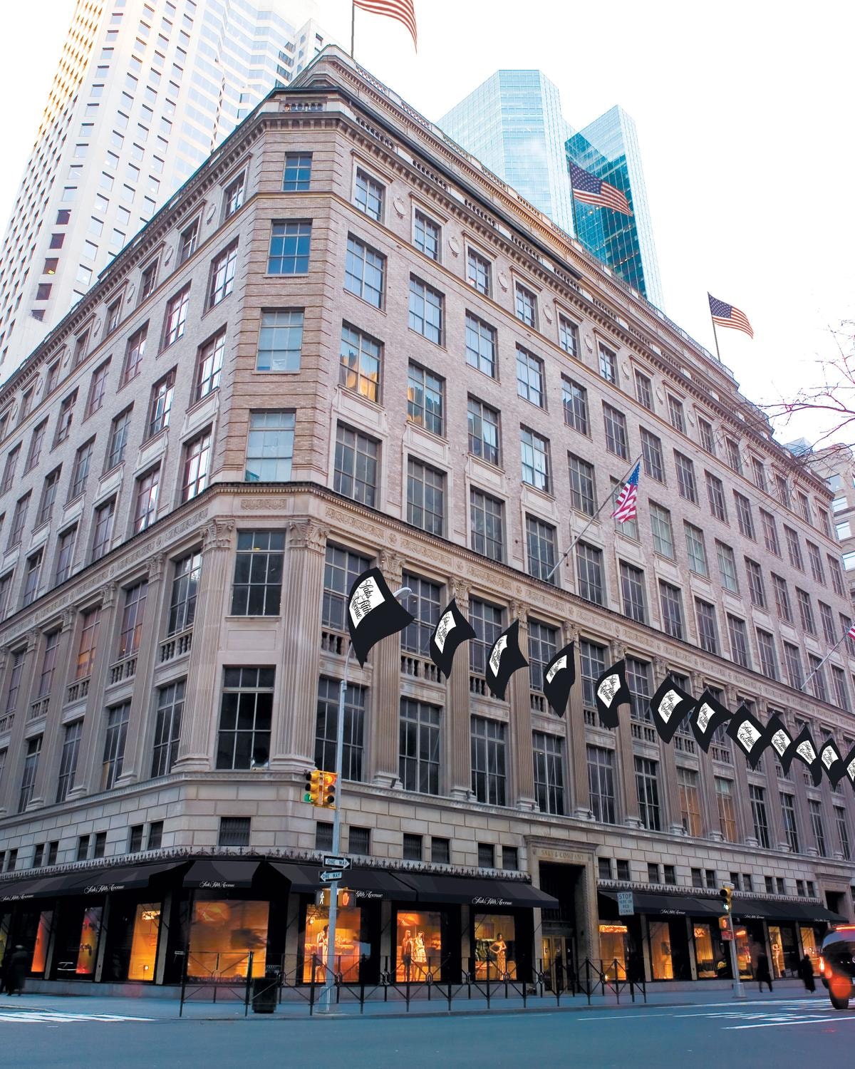 Il flagship store di Saks fith avenue a New York (courtesy Saks global)