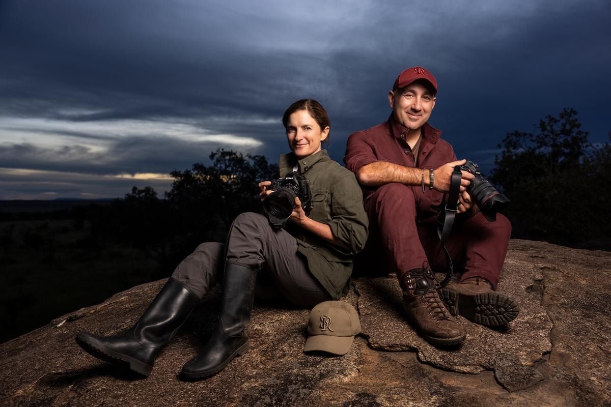 La fotografa Ami Vitale insieme Filippo Ricci durante la SR MISSION Tanzania.