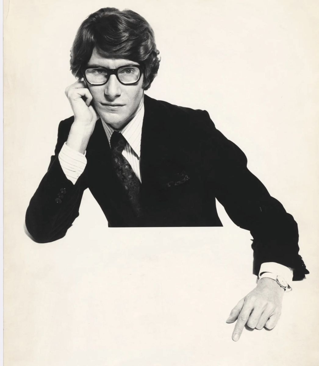 Yves Saint Laurent in uno scatto di Harry Meerson nel 1966 (ph International center of photography official website)