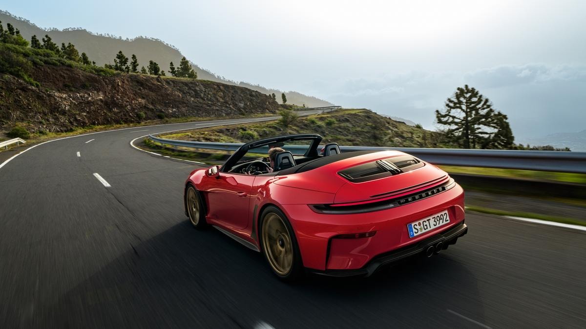 510 cavalli, cambio manuale e capote: Porsche ha creato GT3 la supercar più insolita di sempre
