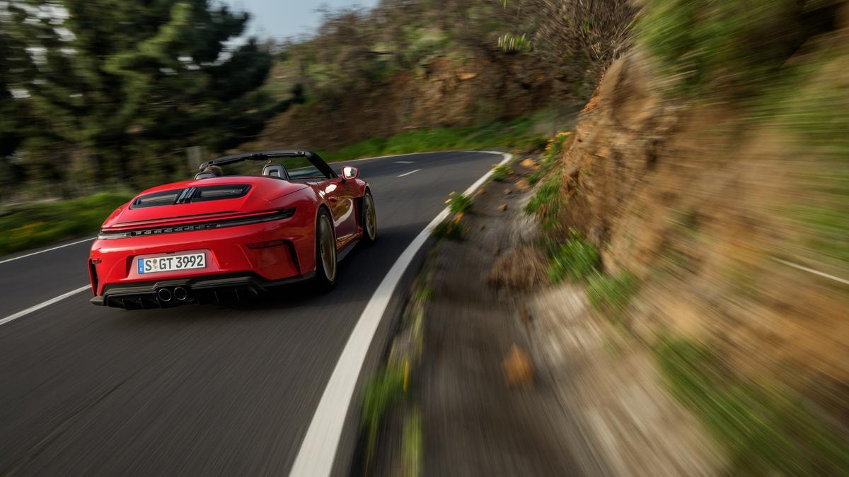 510 cavalli, cambio manuale e capote: Porsche ha creato GT3 la supercar più insolita di sempre