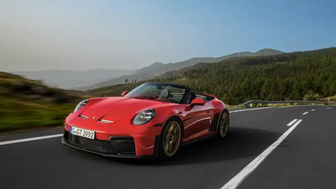 510 cavalli, cambio manuale e capote: Porsche ha creato GT3 la supercar più insolita di sempre