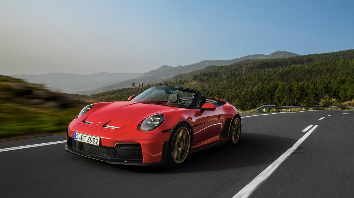 510 cavalli, cambio manuale e capote: Porsche ha creato GT3 la supercar più insolita di sempre