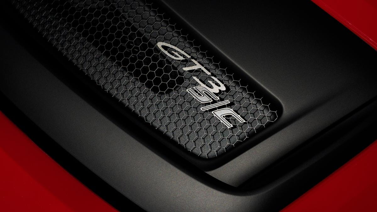 510 cavalli, cambio manuale e capote: Porsche ha creato GT3 la supercar più insolita di sempre