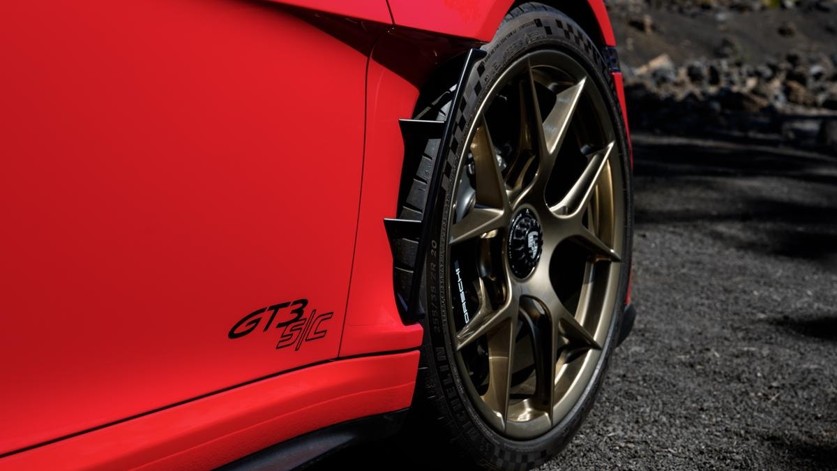 510 cavalli, cambio manuale e capote: Porsche ha creato GT3 la supercar più insolita di sempre