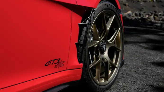 510 cavalli, cambio manuale e capote: Porsche ha creato GT3 la supercar più insolita di sempre
