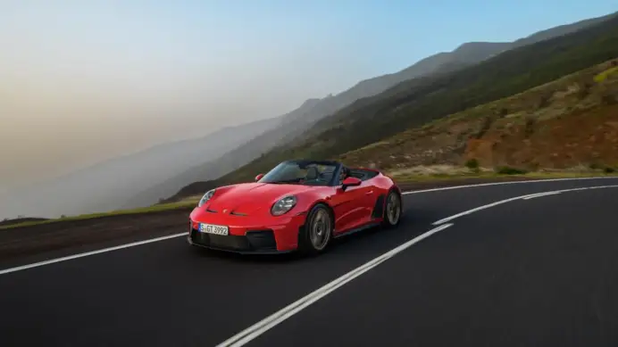 510 cavalli, cambio manuale e capote: Porsche ha creato GT3 la supercar più insolita di sempre