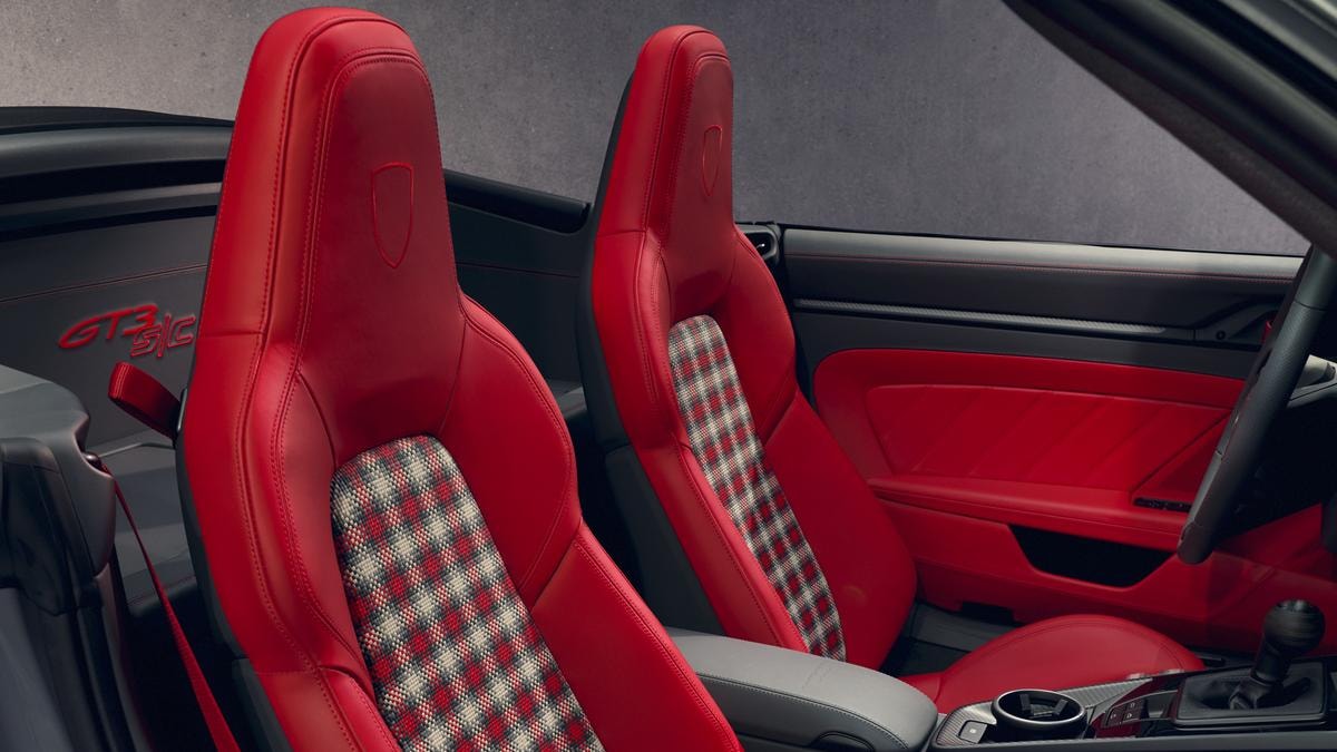 510 cavalli, cambio manuale e capote: Porsche ha creato GT3 la supercar più insolita di sempre