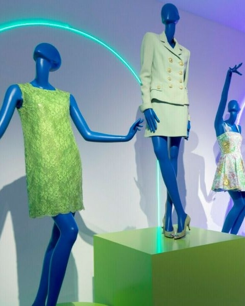 Un'immagine della mostra «Gianni Versace rétrospective» (ph gianniversaceretrospective official website)