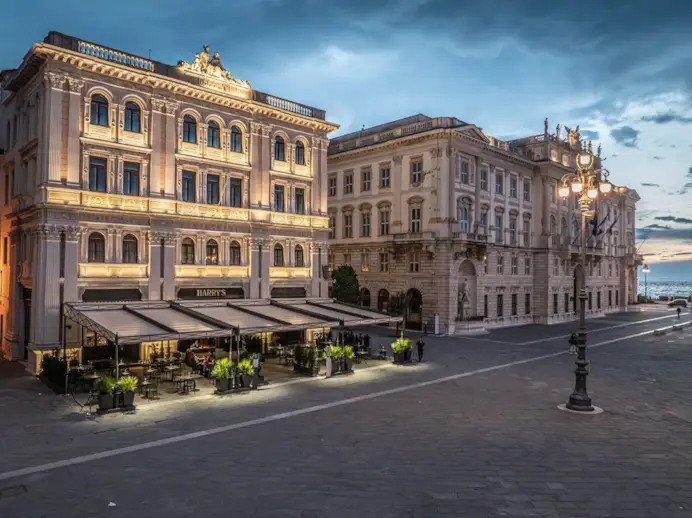 Il fascino segreto di Trieste passa da uno degli hotel più iconici affacciati sul mare