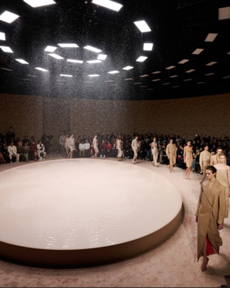 Un'immagine dello show Ferrari style fall-winter 2026/27 (courtesy Ferrari)