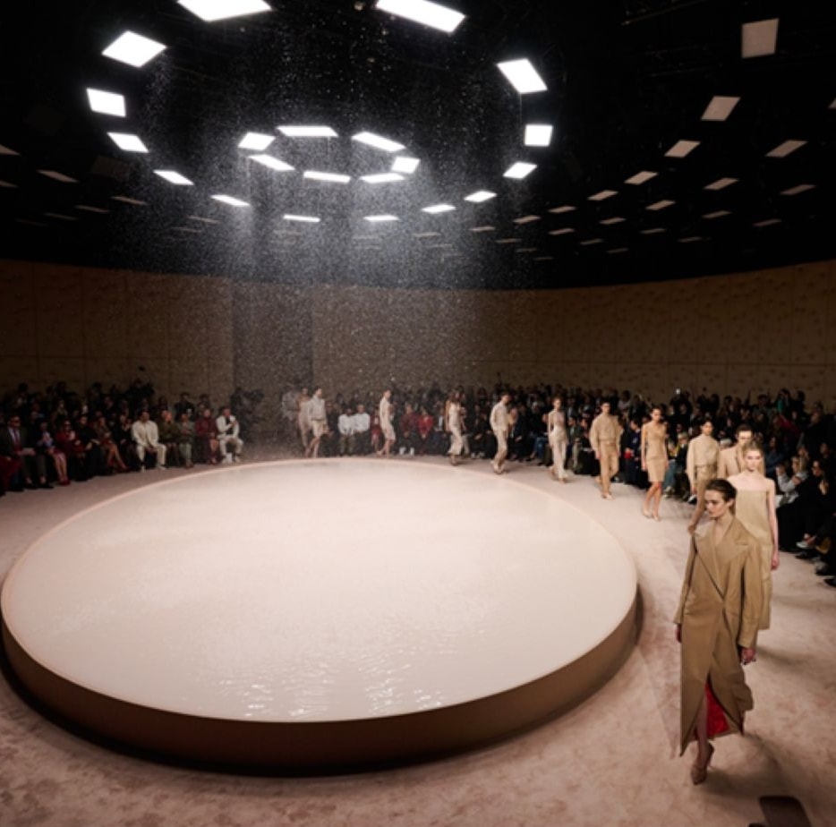 Un'immagine dello show Ferrari fall-winter 2026/27 (courtesy Ferrari)