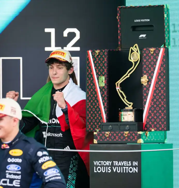 Kimi Antonelli vince il Gran Premio di Formula 1 di Monaco e si aggiudica il trofeo Louis Vuitton (courtesy Louis Vuitton)
