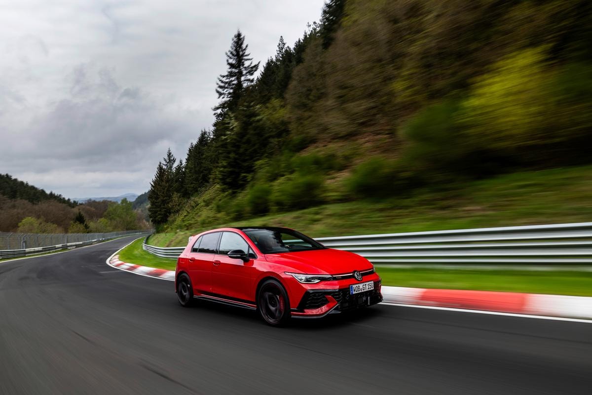 VW Golf GTI Clubsport 25h & VW Golf GTI 50 auf der Nordschleife - Foto: Gruppe C Photography