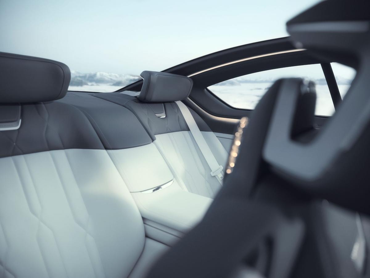 Bmw riscrive il futuro di Alpina: 5,2 metri di eleganza e un V8 pensato per viaggiare velocissimo