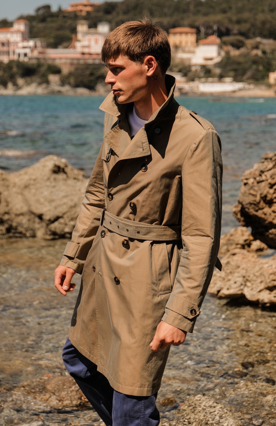 Un look L'impermeabile p-e 2027 (courtesy Landi confezioni)