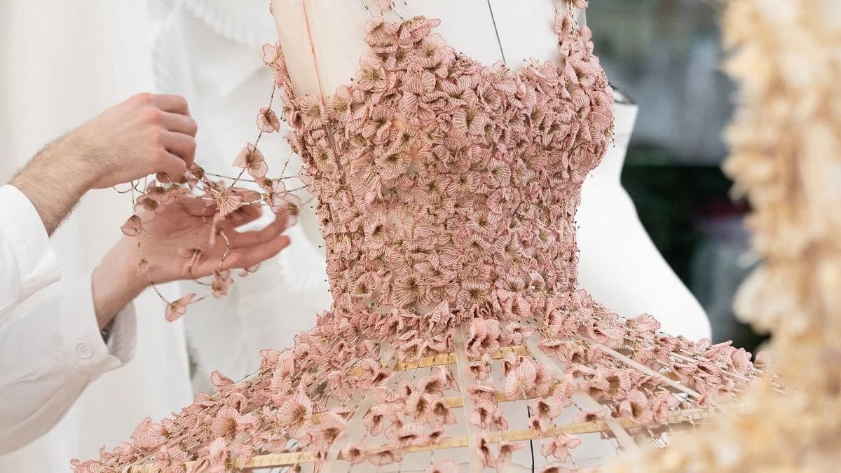 Un look Dior (ph Dior official website)