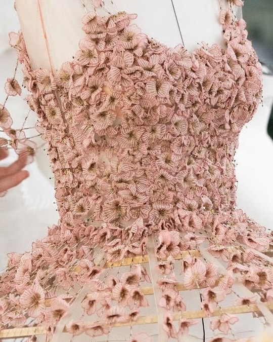 Un look Dior (ph Dior official website)