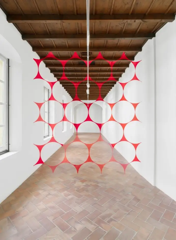 Dischi vuoti e semivuoti nel rettangolo, Mendrisio, 2026 – © Felice Varini, 2026, ProLitteris, Zurich – Foto: Mattia Mognetti