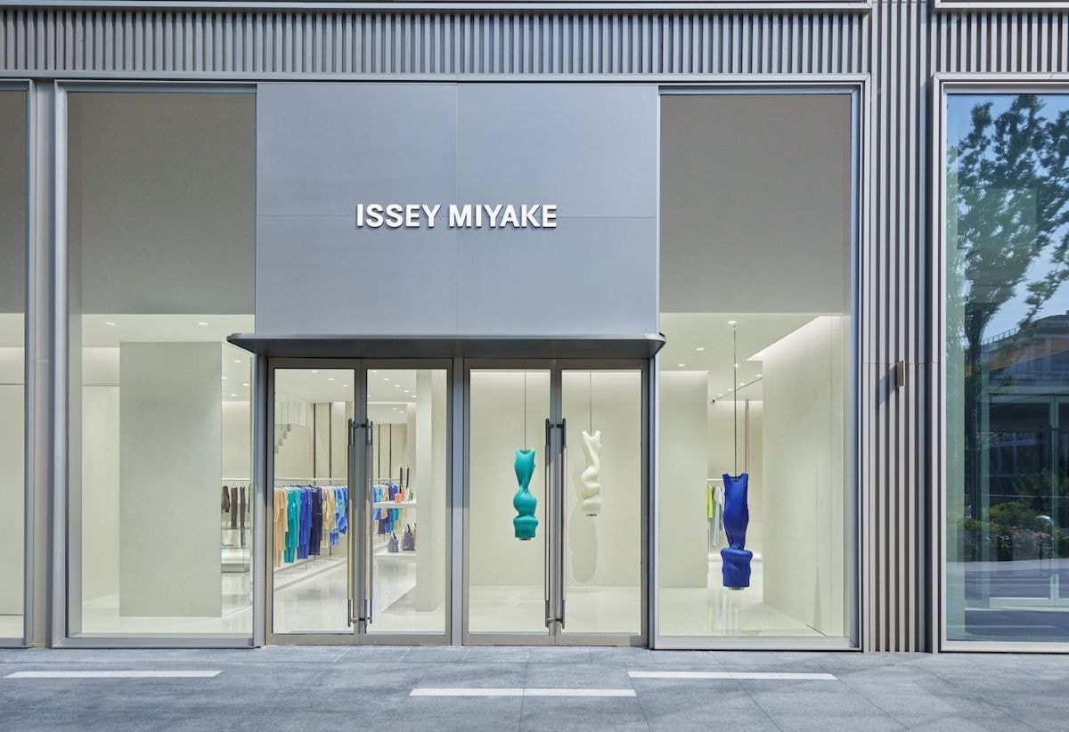 Lo store Issey Miyake al Shanghai West bund central (courtesy Issey Miyake)